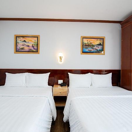 Minh Quang Hotel Донг Хой Екстериор снимка