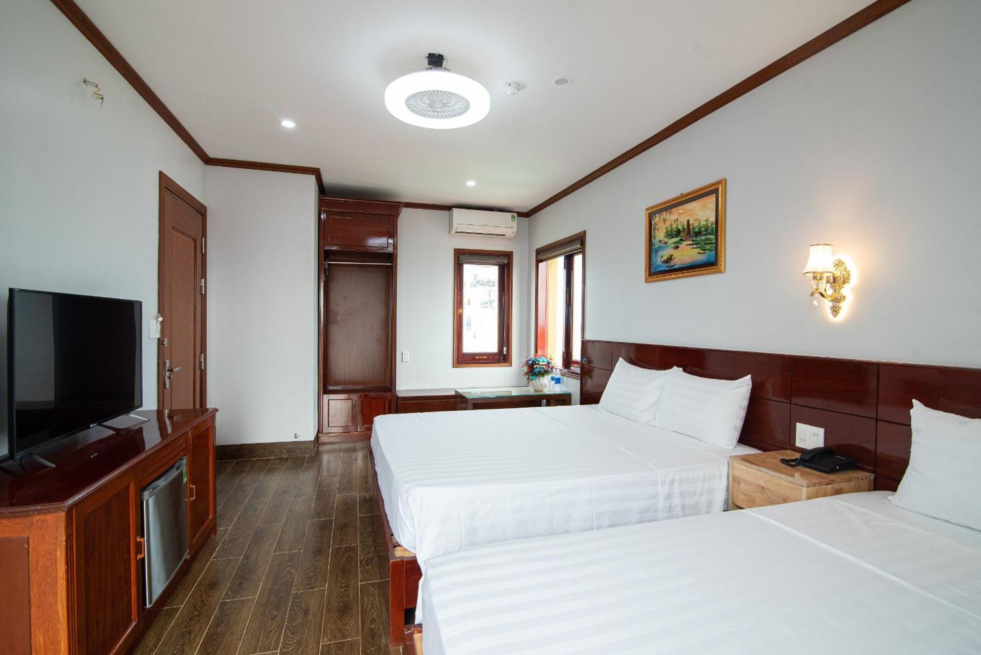 Minh Quang Hotel Донг Хой Екстериор снимка