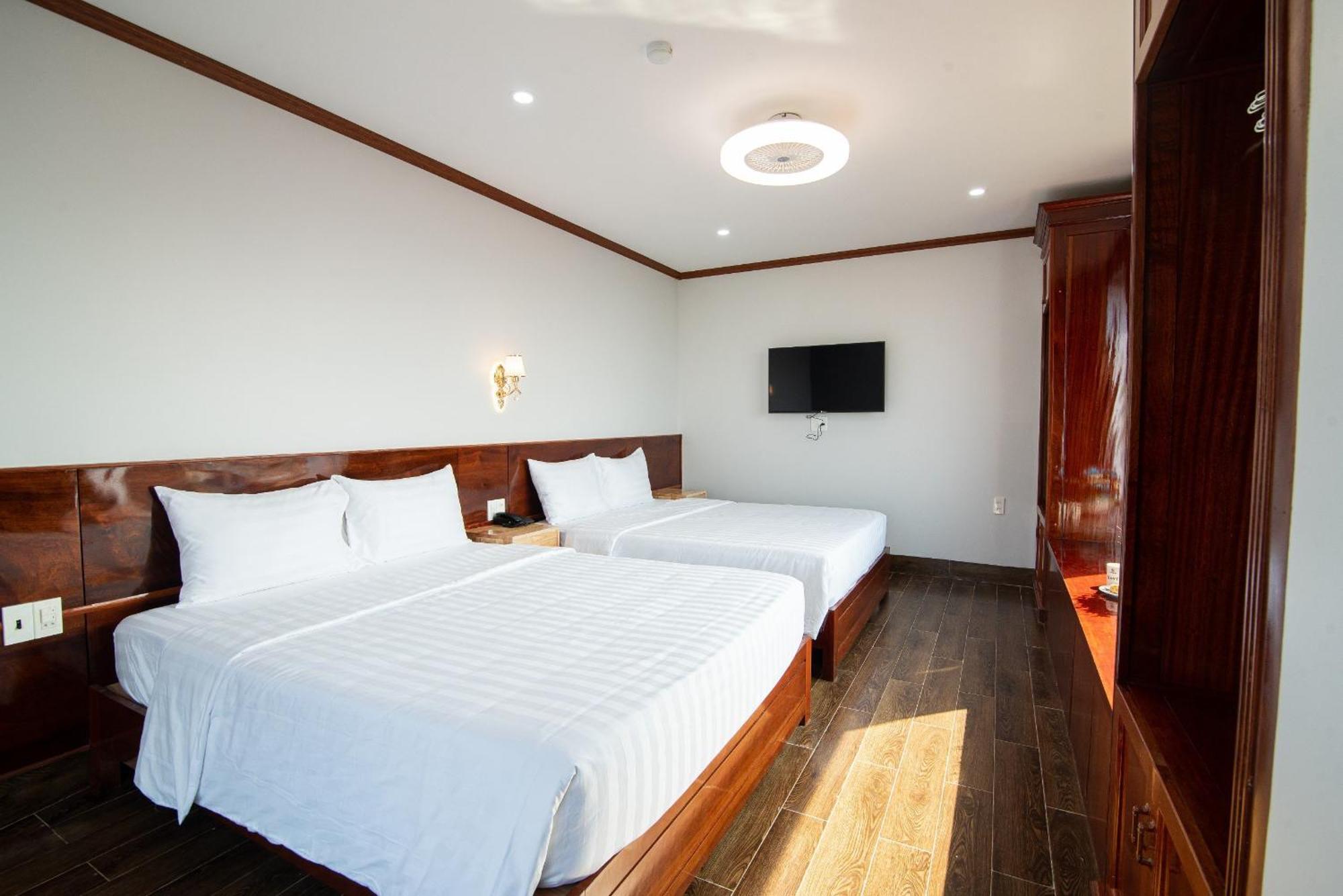 Minh Quang Hotel Донг Хой Екстериор снимка